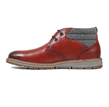 Load image into Gallery viewer, Grantley Plain Toe Chukka Boot | Cranberry
